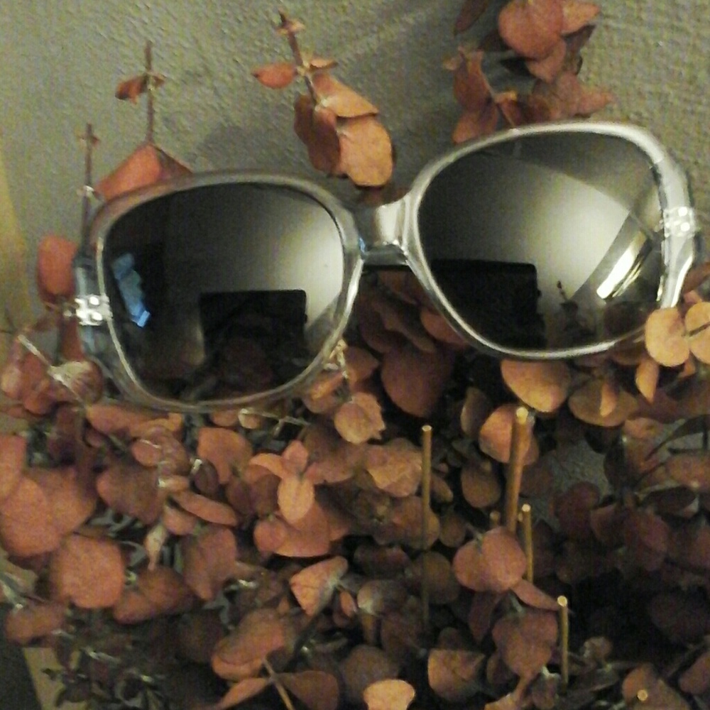 Tory Burch shades gently used